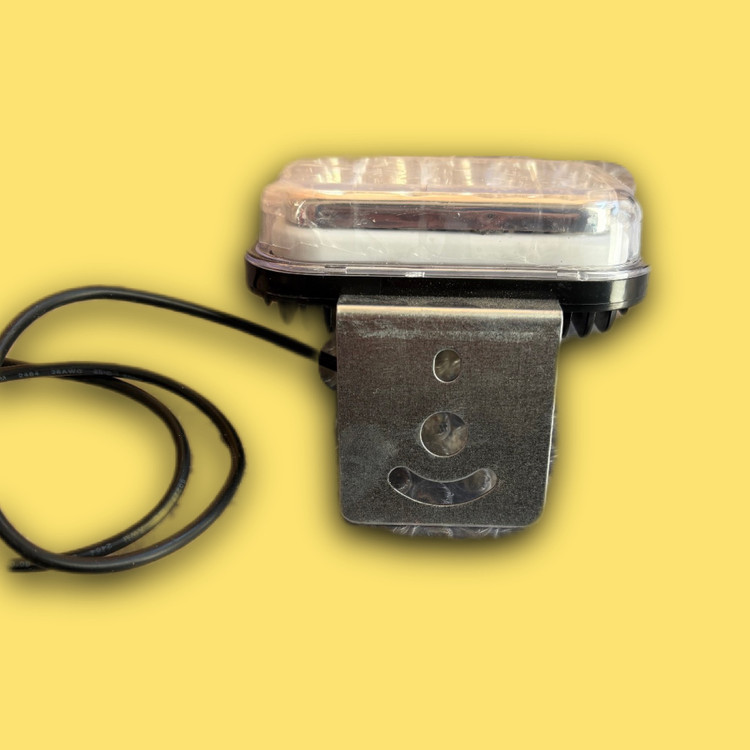 پروژکتور یا نورافکن(چراغ جلو) اصلی شرکتی